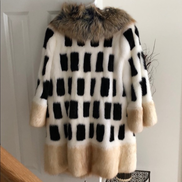 Real fur coat NWT - Picture 2 of 2